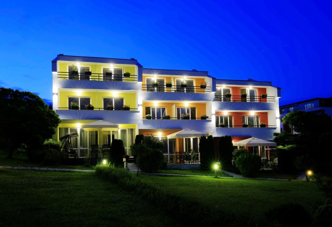 Stayinn Rainbow Houses Beachfront By Asteri Hotels Napospart Kültér fotó